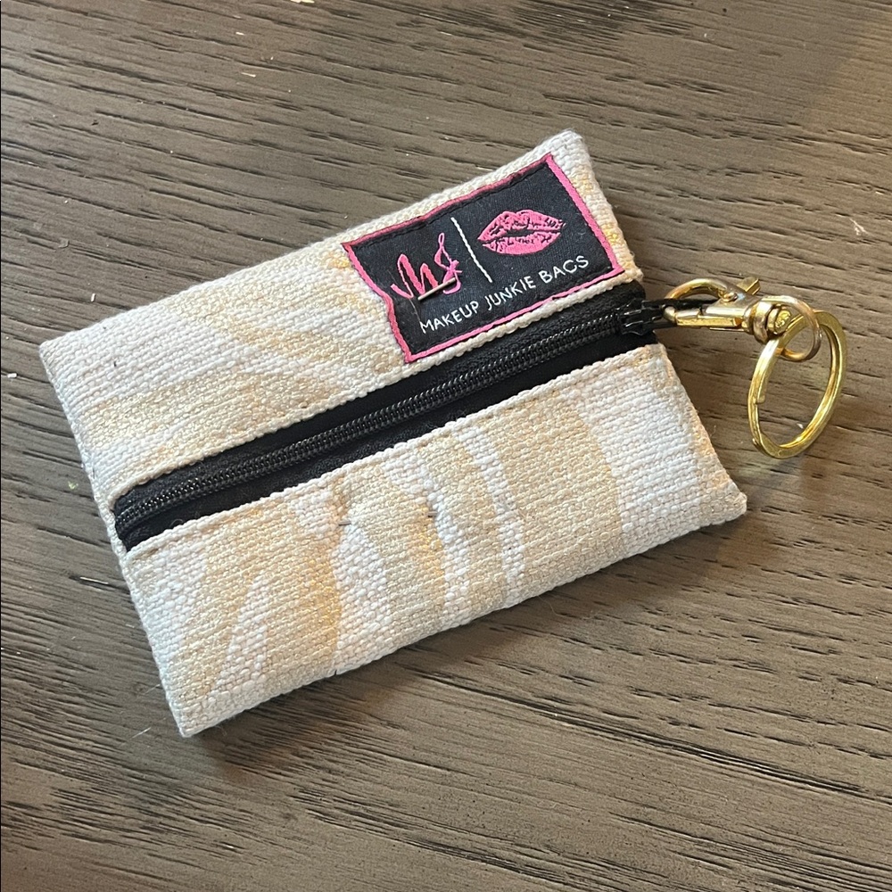 Makeup Junkie Bags Cream Key & Card Holder - Picture 1 of 2